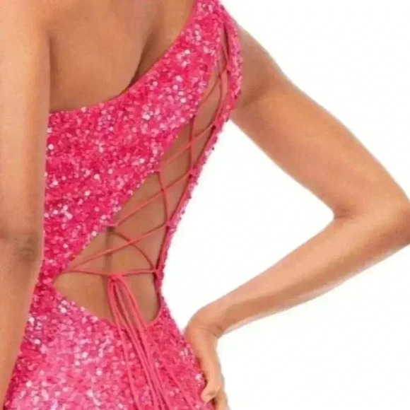 Homecoming Dress by Ashley Lauren Size 4 - Picture 4 of 4